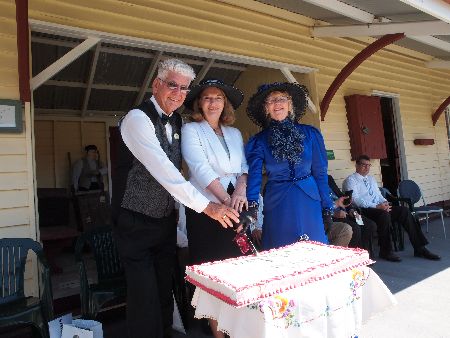 John and Lyn with the Governor cutting the cake